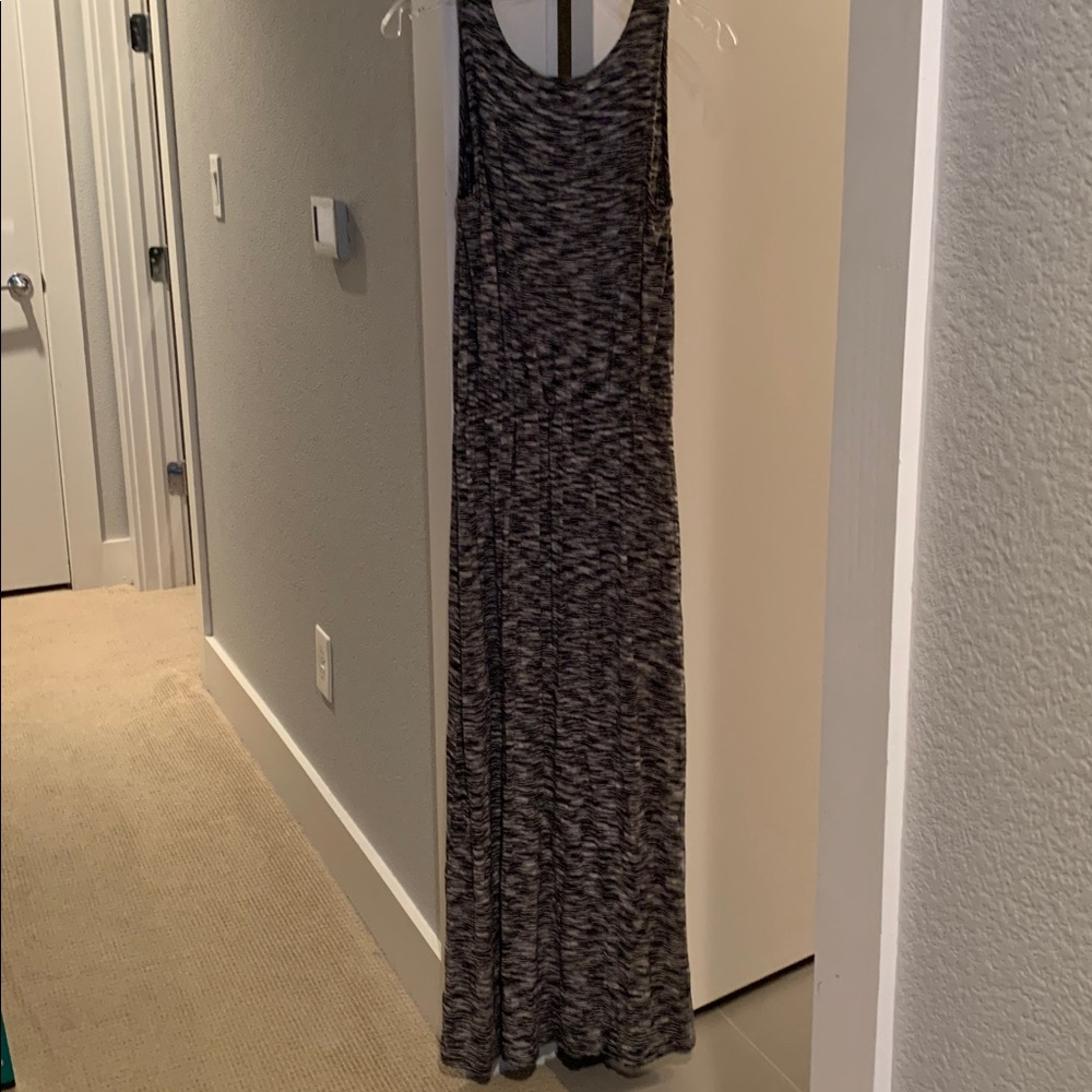 Black and White Sleeveless Maxi Dress
